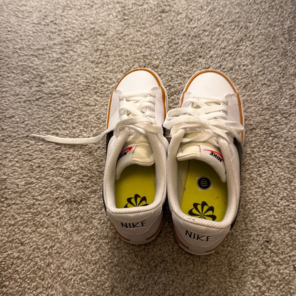 Nike White Low-Top Sneakers with Classic Design